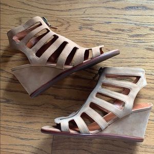 Beautiful Via Spiga wedge leather!